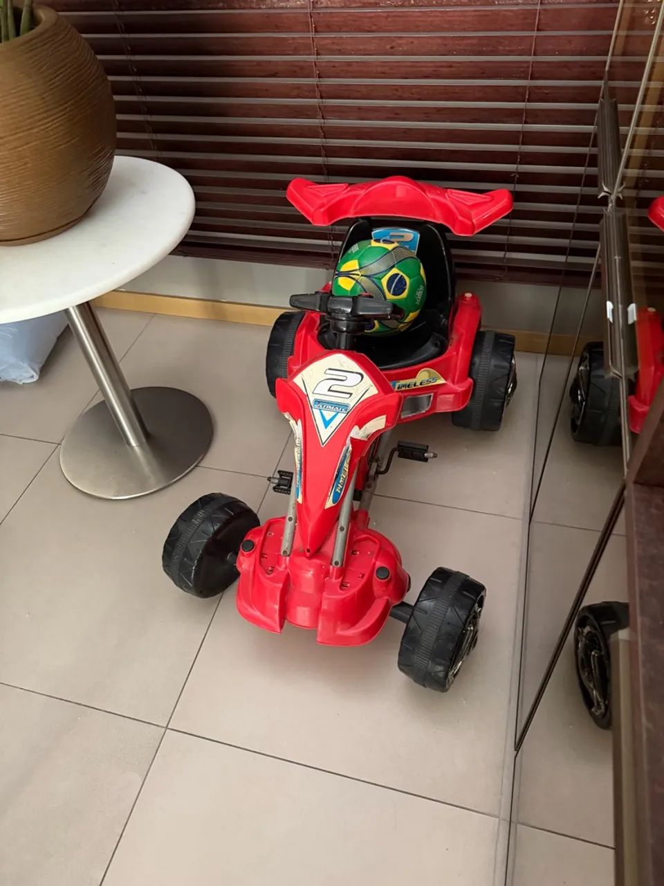Carrinho de fórmula 1 com pedal 