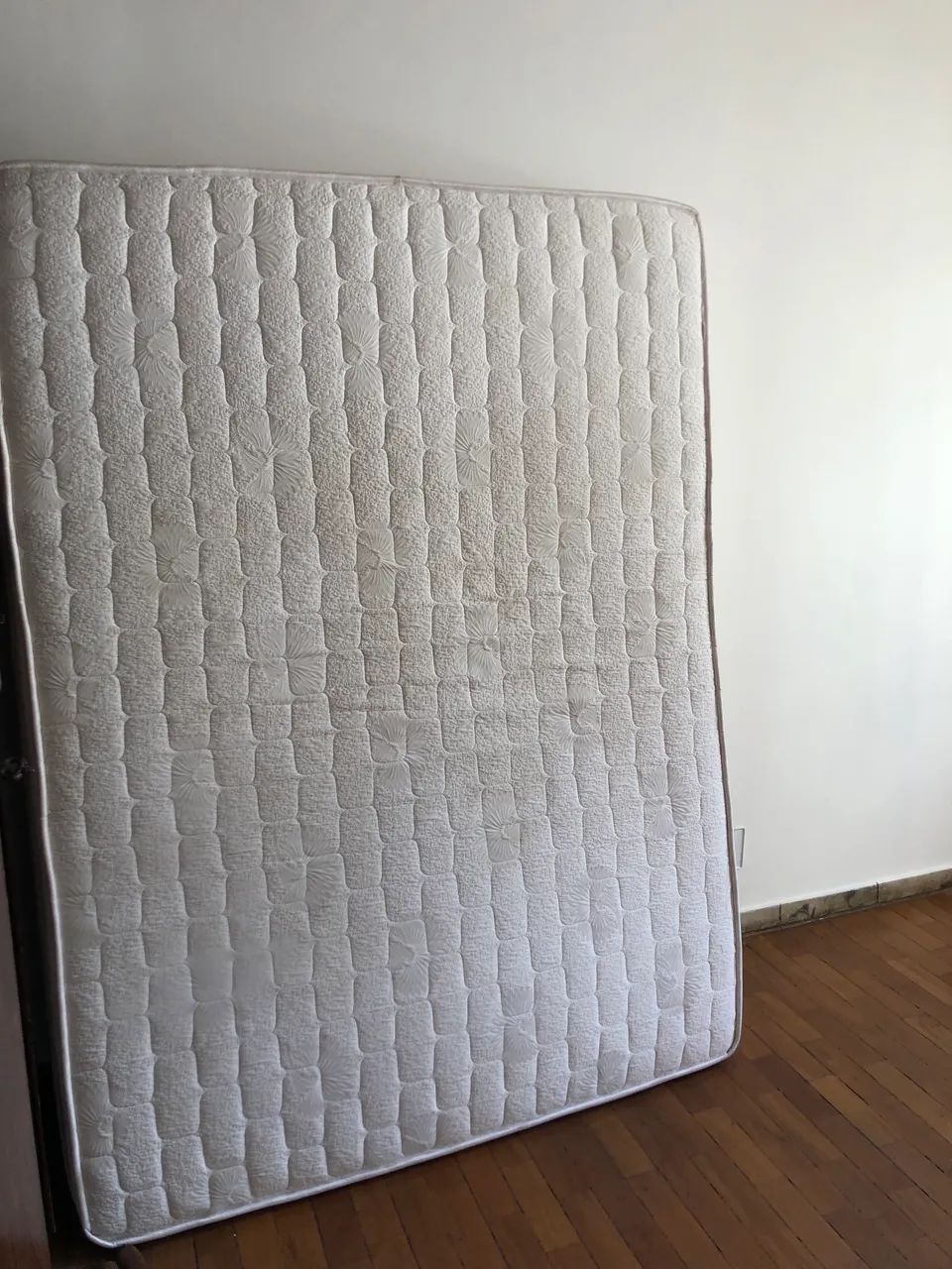 Cama de casal box (base e colchão)