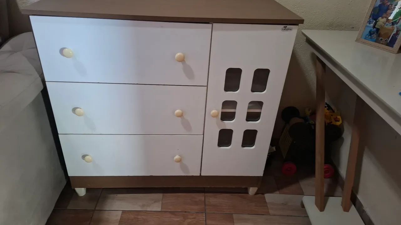Cômoda 3 gavetas e 1 porta