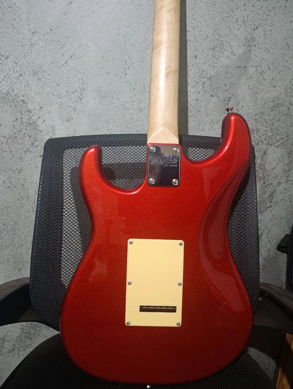 Guitarra Memphis Tagima mg32 com capa, alça e palheta  - Foto 2