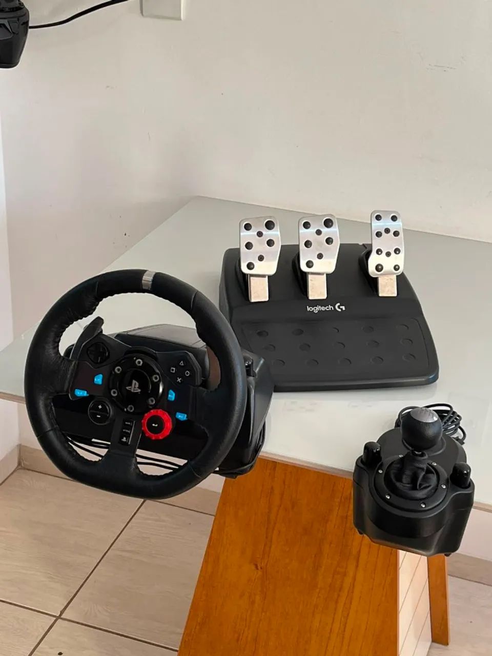Volante Logitech G29 + Câmbio Logitech Driving Force - PS4, PS5 e PC - Foto 2