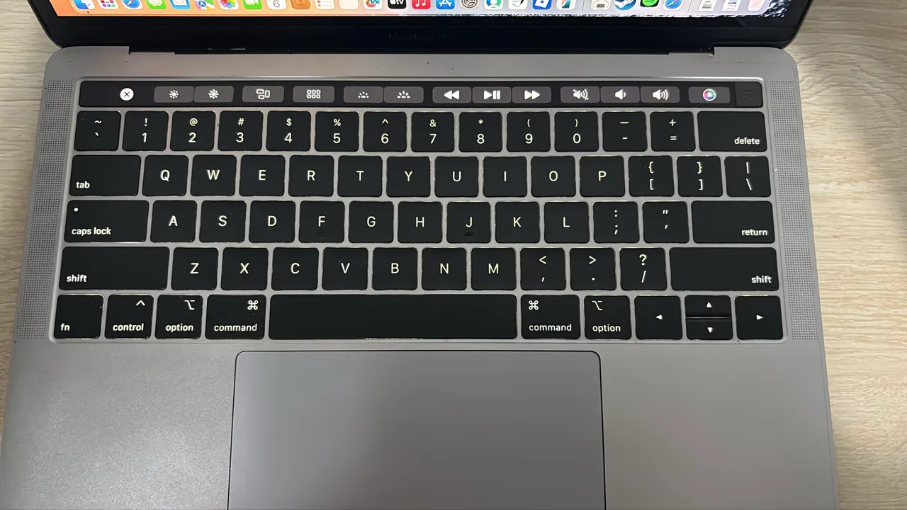macbook pro touch bar 2018