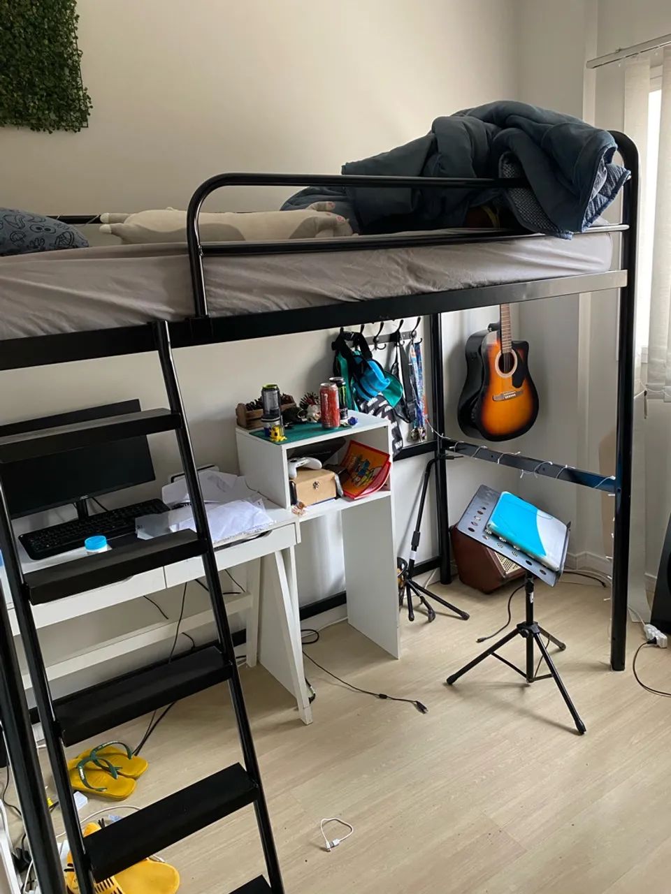Cama beliche com escada - tokstok