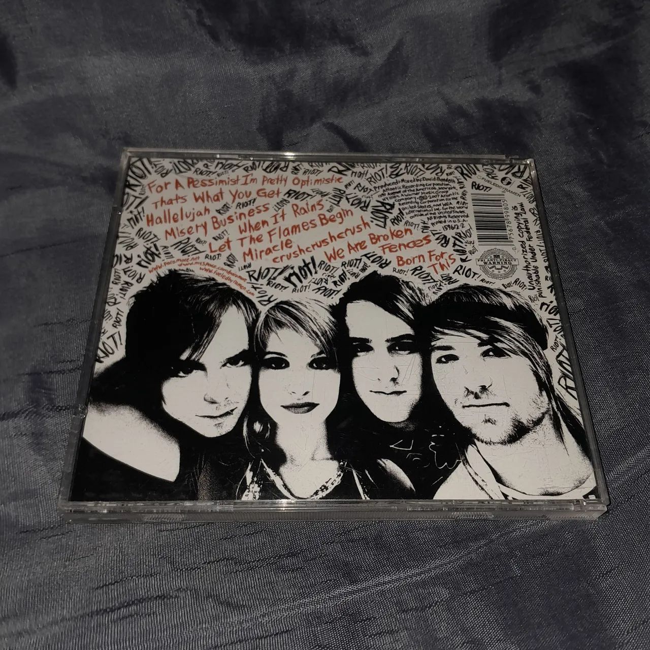 Cd Paramore - Riot - leia  - Foto 3