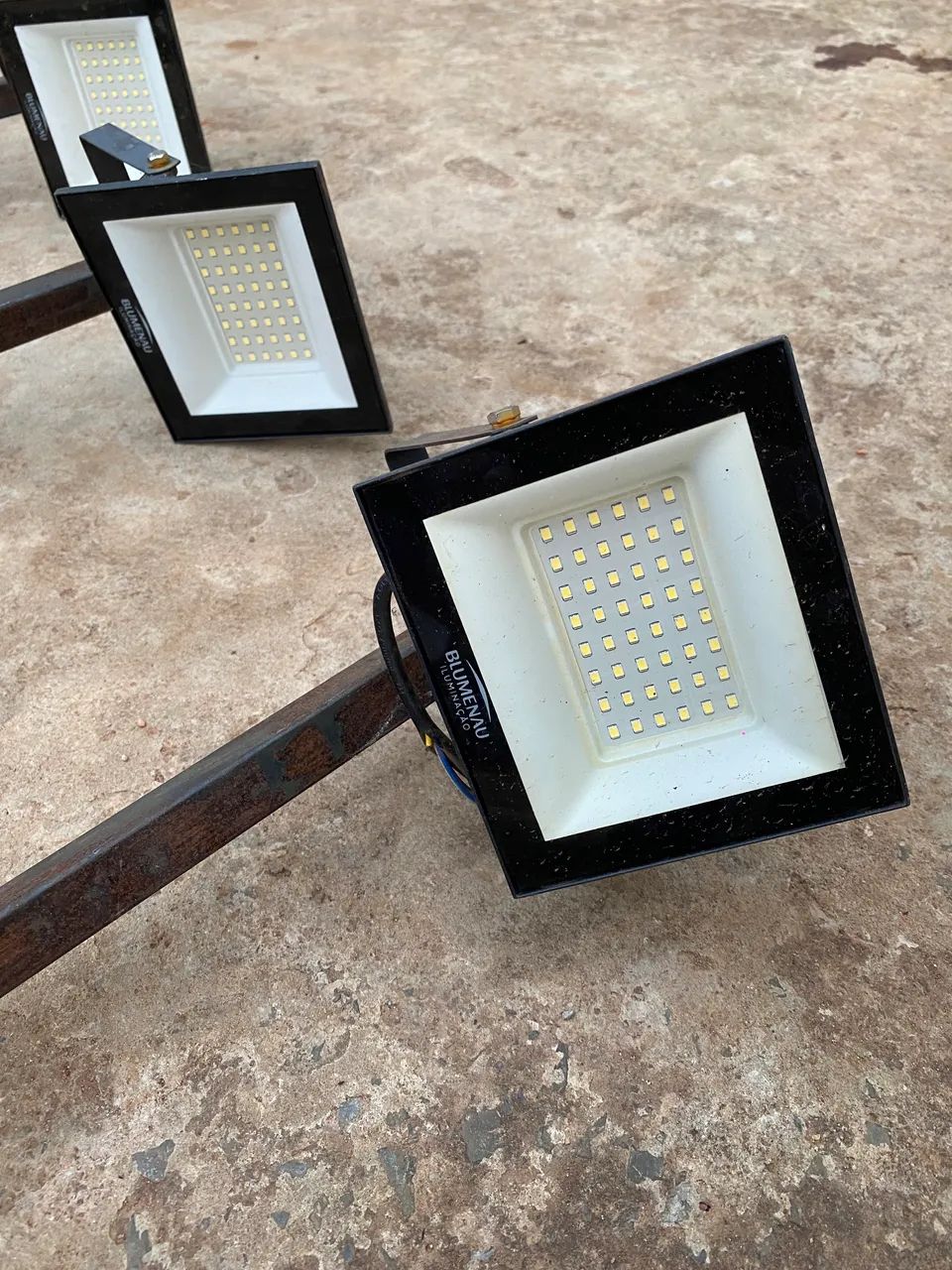 Refletores com Braço 