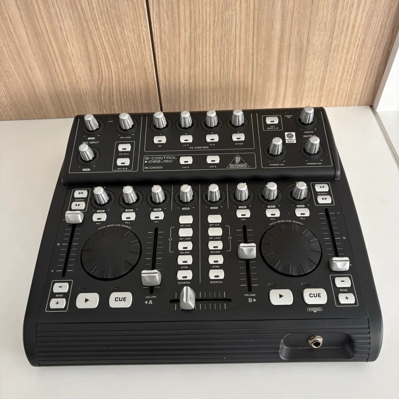 Controladora DJ Behringer BCD3000