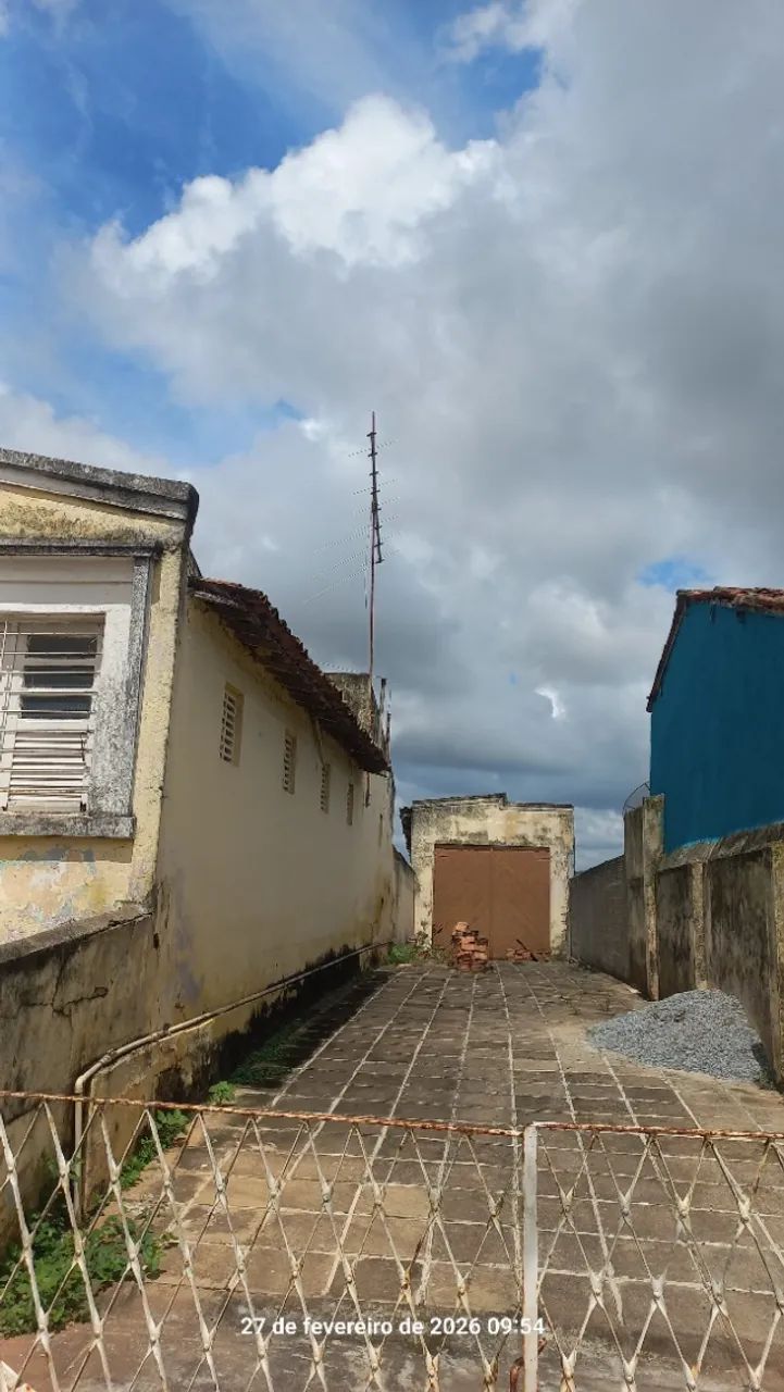 Casa perto do Centro com ótimo terreno. Escriturada. Ideal para empresa. - Foto 2