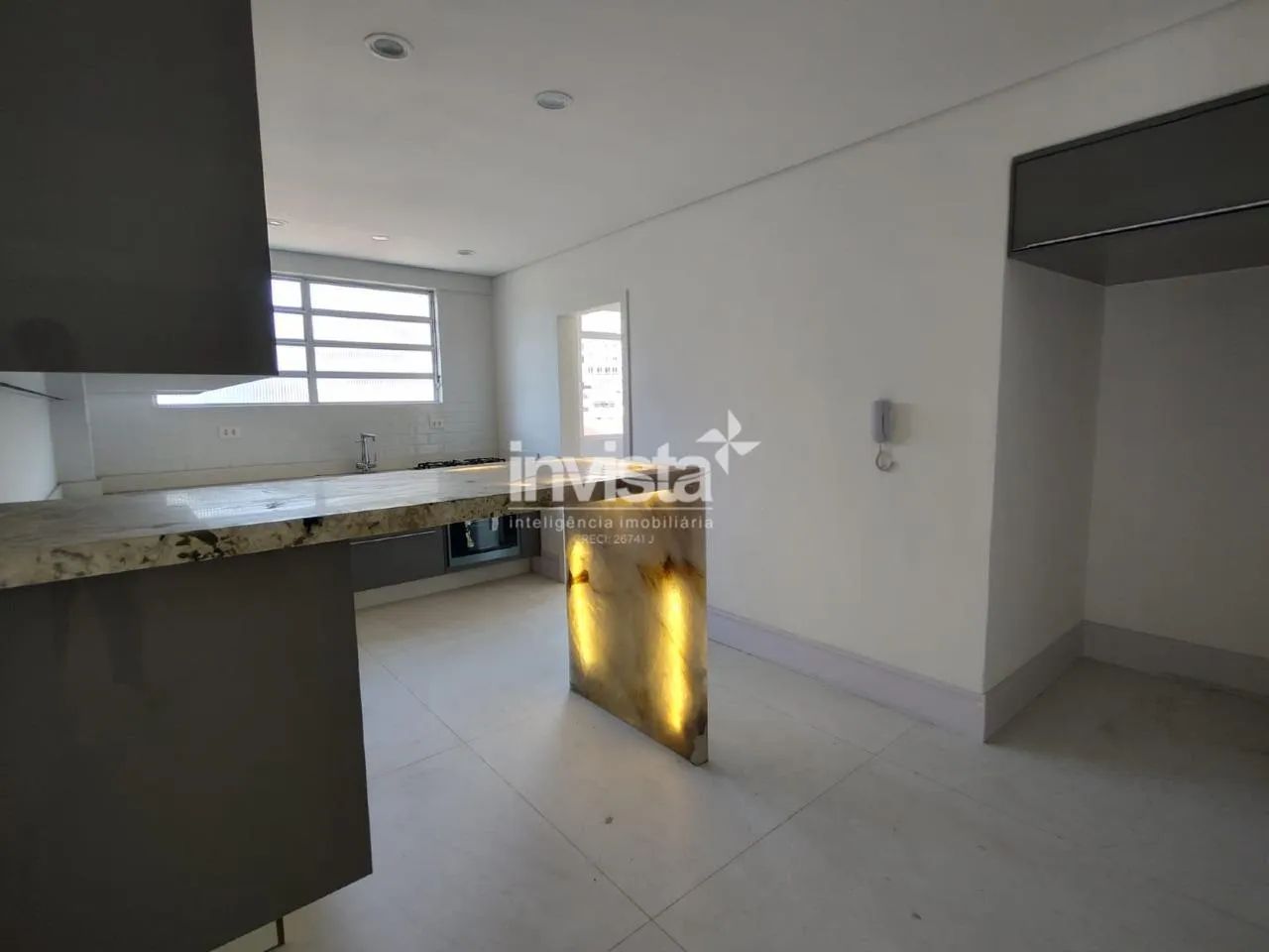 Apartamento todo reformado na Ponta da Praia em Santos!