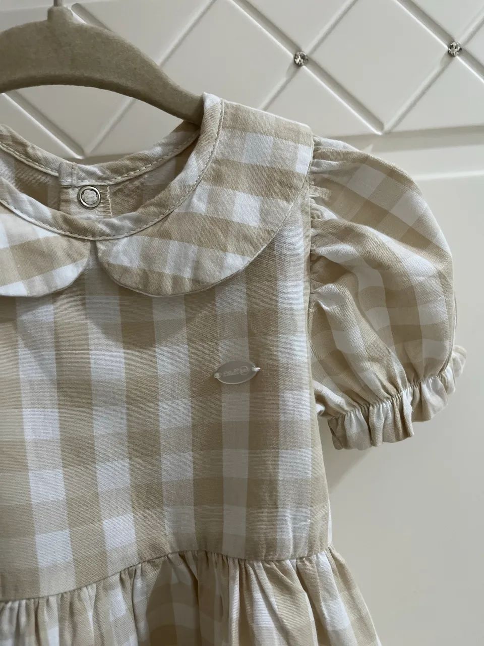 vestido bebê lilica ripilica xadrez vichy bege com gola peter pan
