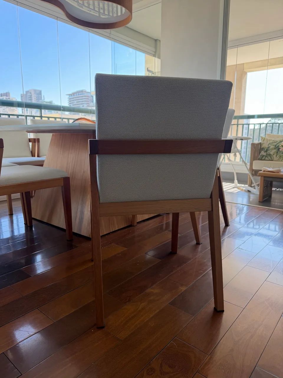 Mesa de Jantar Quadrada com 8 Cadeiras - Madeira e Vidro - Foto 3