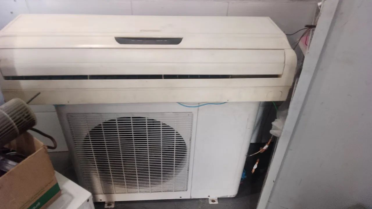 Ar condicionado split spling 22000btus,com manutenção emdia 