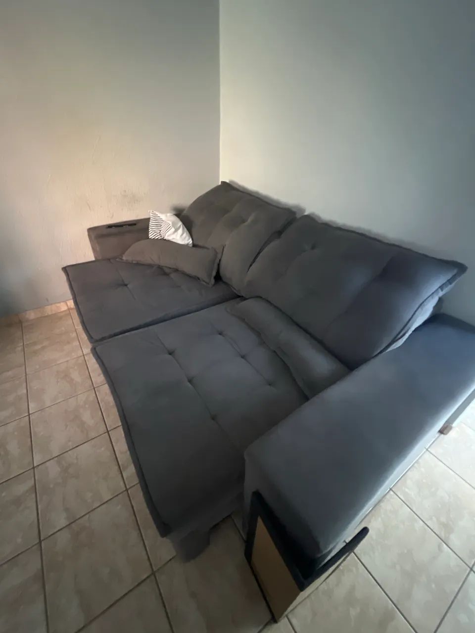 Sofá retrátil cinza 