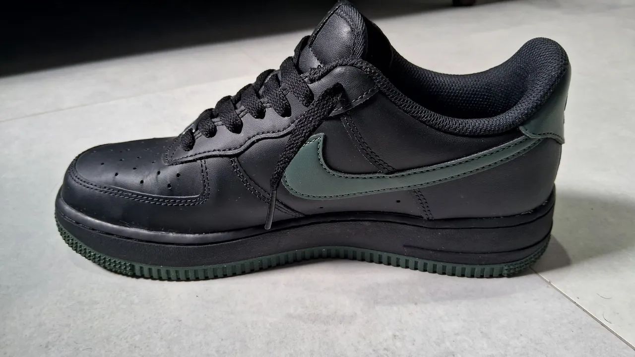 TÊNIS NIKE AIR FORCE 1 Preto com Verde - Foto 5