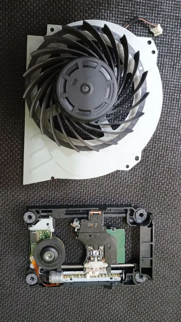 CONJUNTO LEITOR KEM-496AAA. E COOLER PS4 PRO FUNCIONANDO PERFEITAMENTE OS DOIS