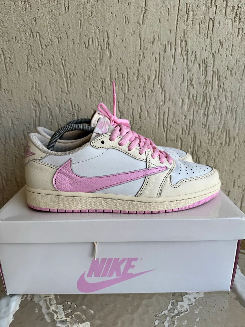 Jordan 1 low travis scott shy pink 