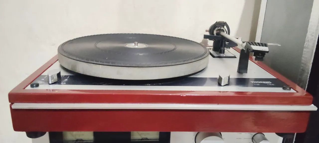 Toca Disco Thorens TD145