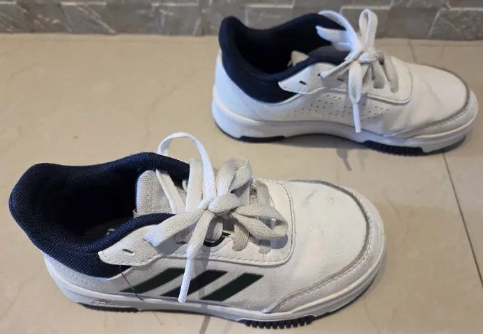 Tênis branco adidas (número 28)