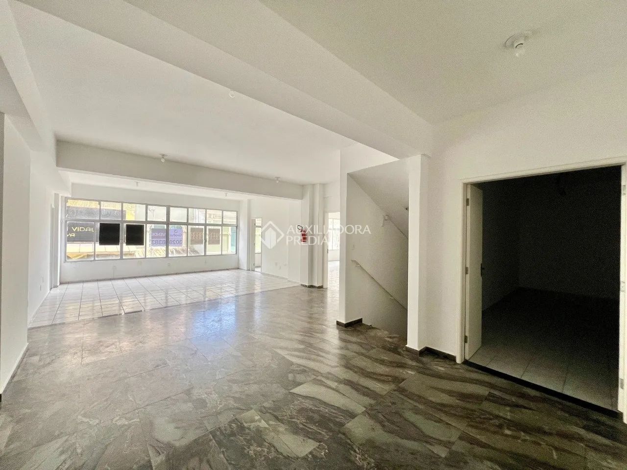 Sala comercial com 460m² e mezanino no Centro de Florianópolis - Foto 4