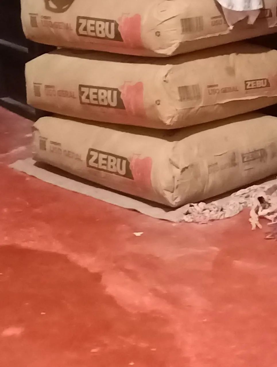 Vendo 2 saco de cimento cada um 47 reais 