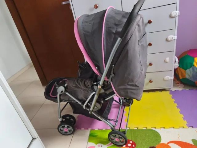Carrinho de Bebê Cosco Rosa e Cinza + Colchonete Dupla Face 100% Algodão - Foto 4