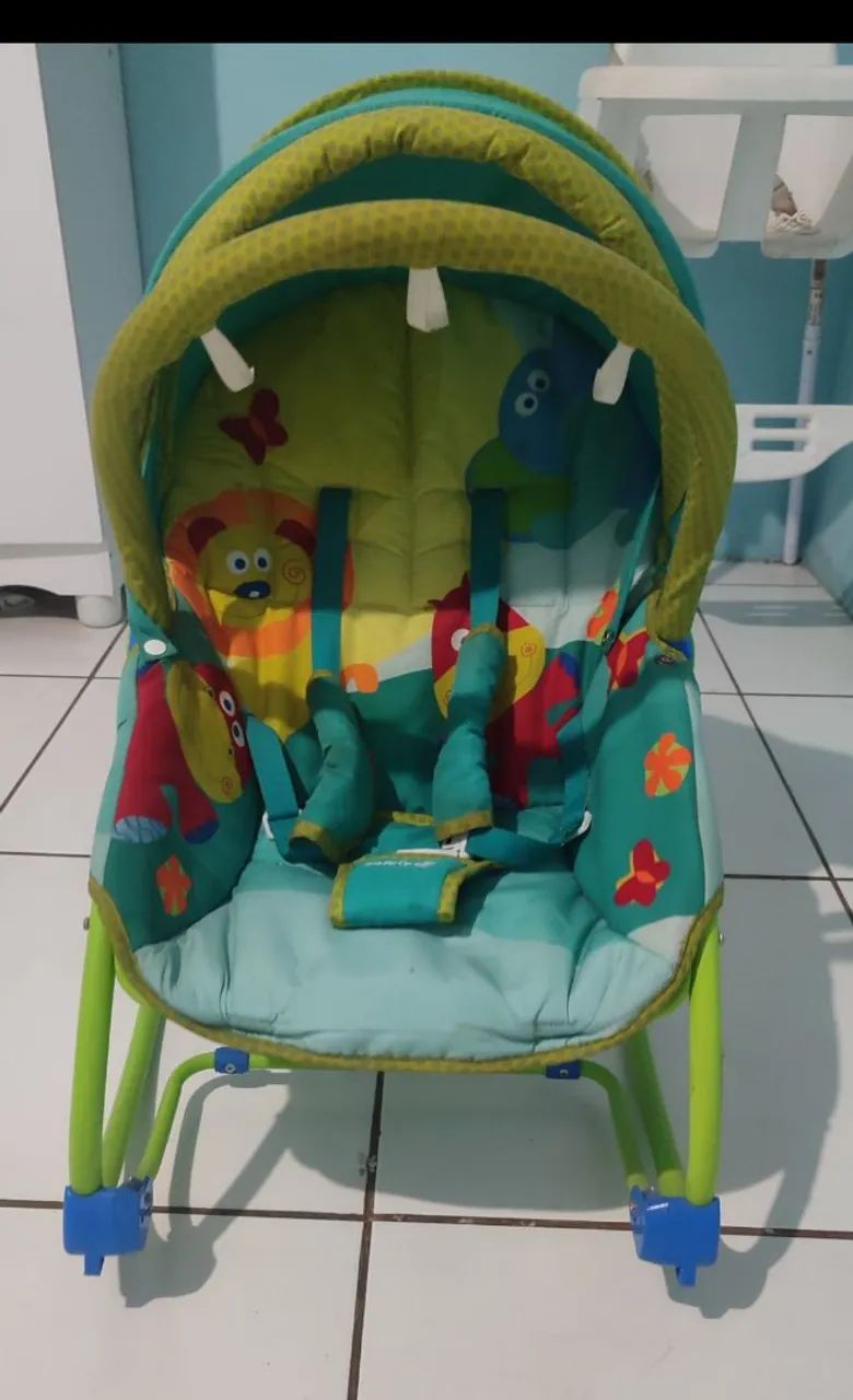Cadeira de balanço e carrinho de bebe 
