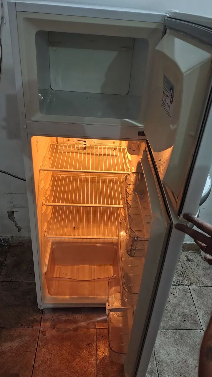 Geladeira ótima duplex funcionando perfeitamente ENTREGO  - Foto 5