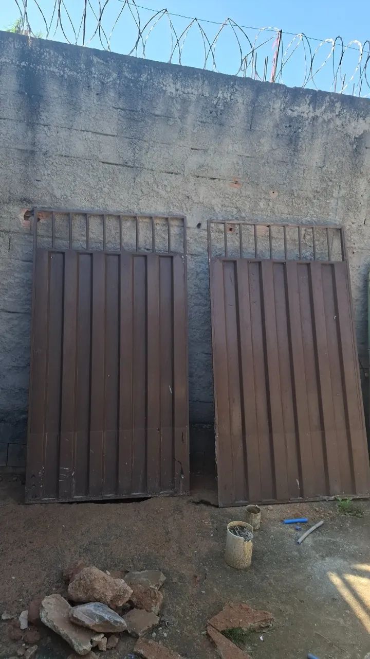 Portão de garagem duas bandeiras de abrir e social separado 2
