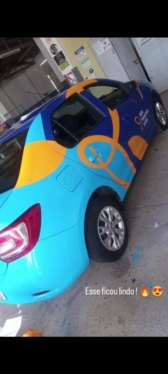 Adesivagem em caminhão, carro,moto,parede - Foto 4