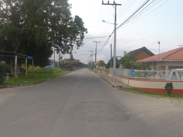 Lindo terreno de esquina, perto da lagoa, amplo, frente asfaltada - Foto 2