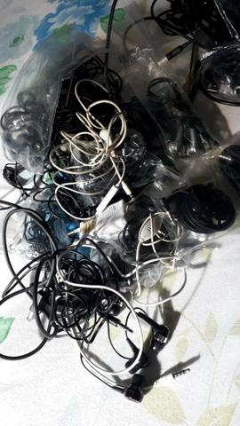 CARREGADORES TURBO e FONES DE OUVIDO todos originais - Foto 2