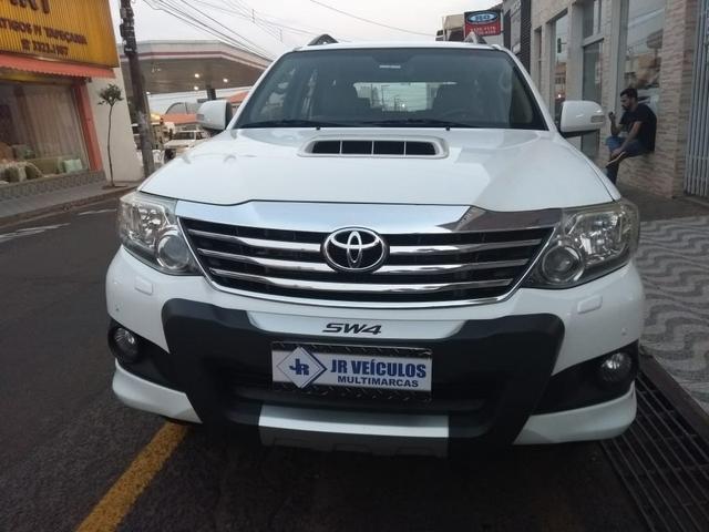 SW4 SRV Aut. 2014 Branca 7 Lugares (JR VEÍCULOS)
