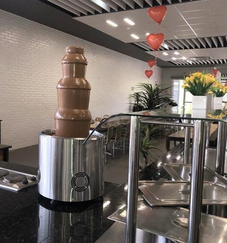 Locação Cascata de Chocolate Gigante 12kg para festas e confraternizações- eventos