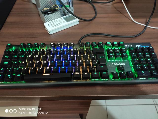 Teclado mecânico GFALLEN FALCÃO-PEREGRINO