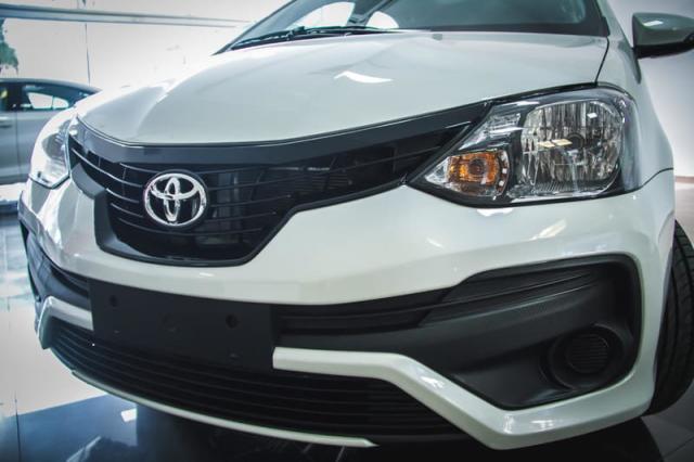 TOYOTA ETIOS SEDAN X PLUS 15 MT 19/20 - Foto 16