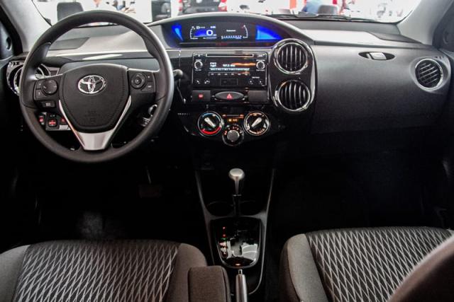 TOYOTA ETIOS HATCH X PLUS 15 AT 19/20 - Foto 18