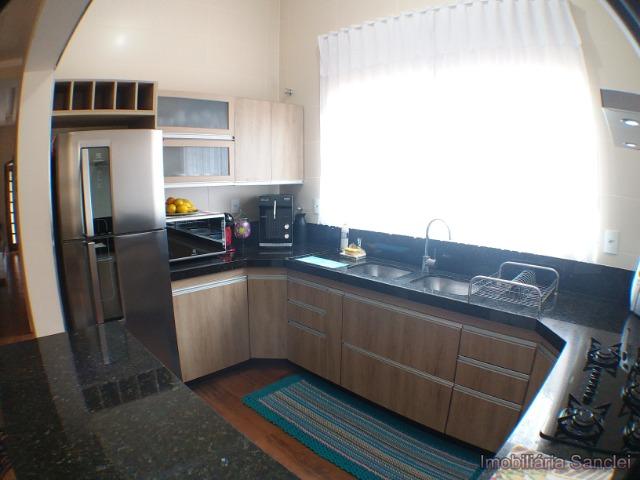 Casa em Cravinhos - Casa com 04 Dormitórios no Centro de Cravinhos - Foto 8
