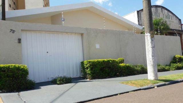 Casa, 3 dorm., 3 vagas garagem, região central de Ourinhos-SP - Foto 2