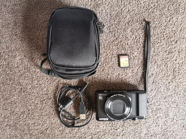Nikon Coolpix A900 preta