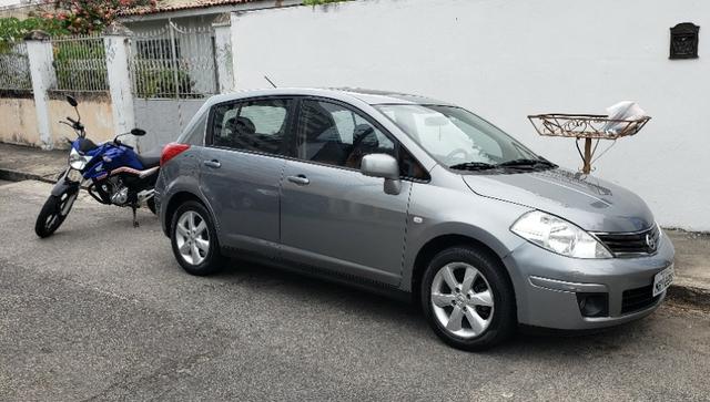 Nissan Tiida SL 2011, MT, completo c/ teto solar - Financiado ou Quitado