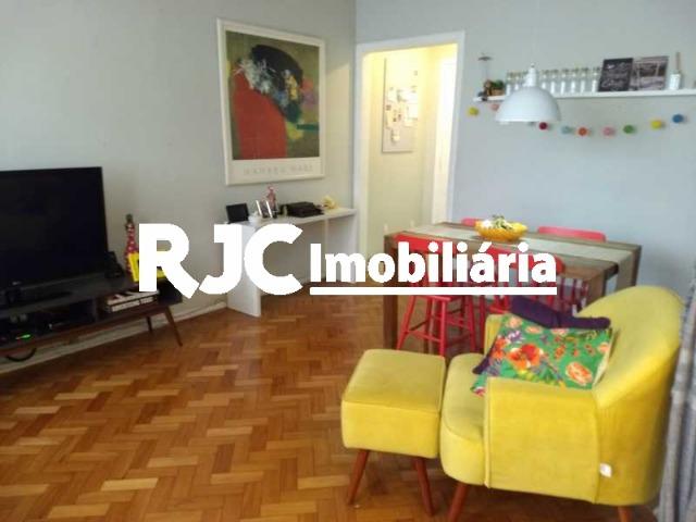 Excelente Localização ! Colado ao Largo da Segunda feira 2 Quartos 97 Metros