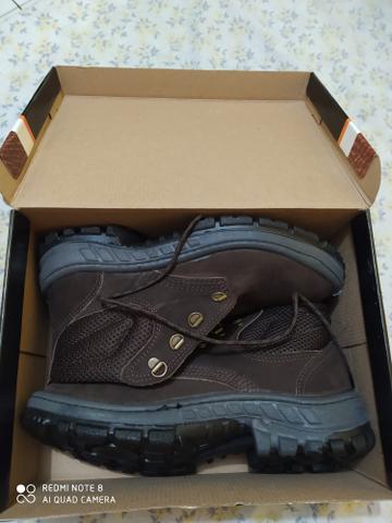 Vendo Bota de segurança