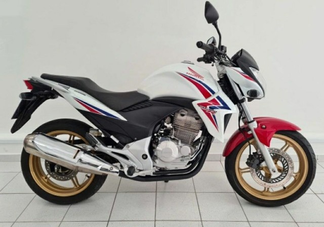 HONDA CB 300R 2015