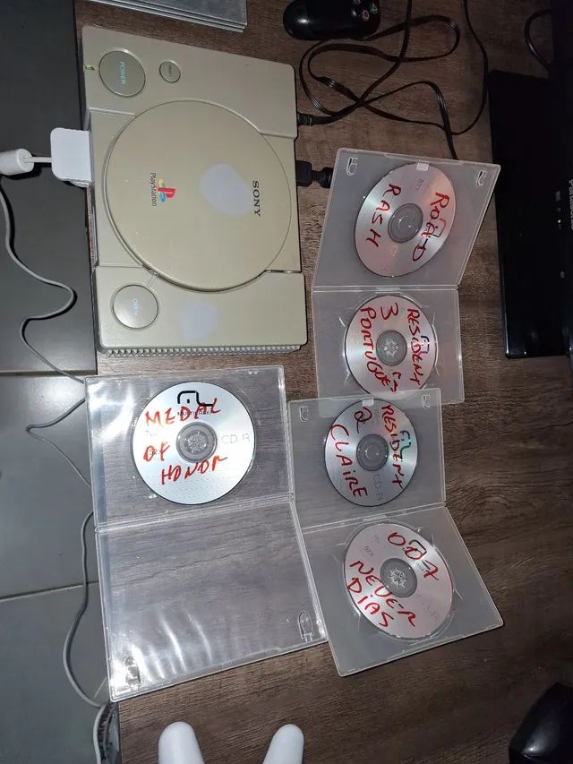 PS1 FAT DESBLOQUEADO 2 CONTROLES NOVOS TODOS OS CABOS MAIS JOGOS -  Videogames - Aparecida De Goiânia 1253053581