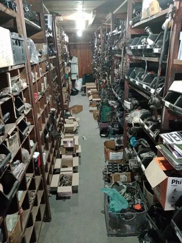 Grande estock de peças de motos