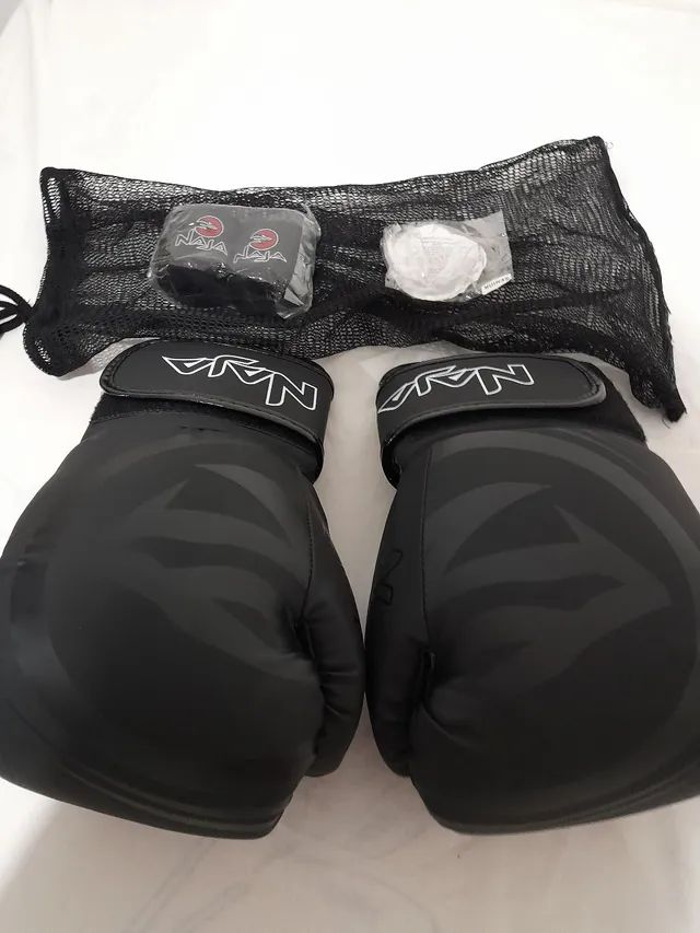 LUVAS DE BOXE NAJA COM BANDAGEM E PROTETOR BUCAL ZERO. 