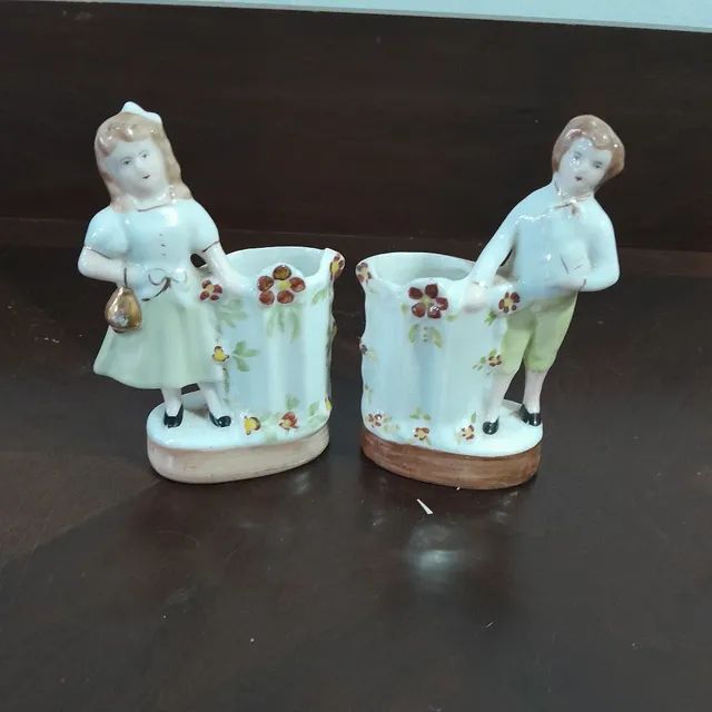 Delicado Bibelô de Porcelana 