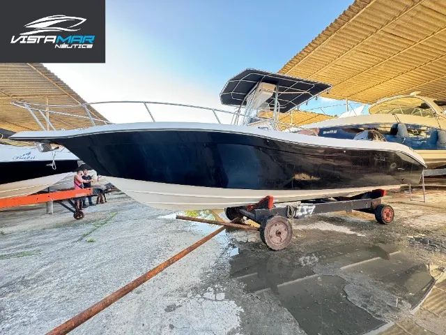 Lancha Fishing 26 com motor Mercury 4T 