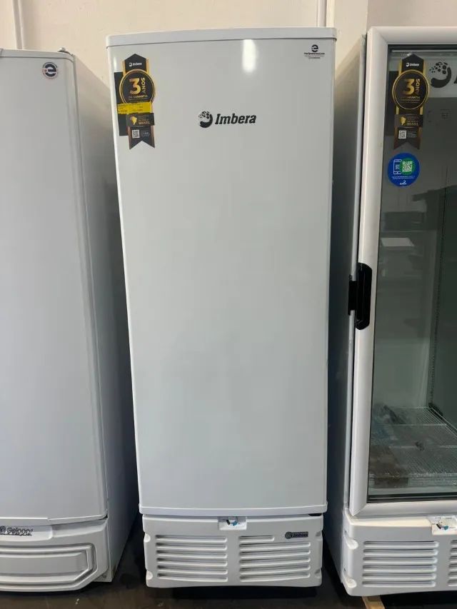 Freezer vertical 565 litros com grandes e 3 faixas de temperatura.