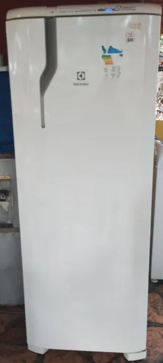 Vendo uma geladeira gelo seco fosfrre por 800 reais.e esse freezer por 700 - Foto 2