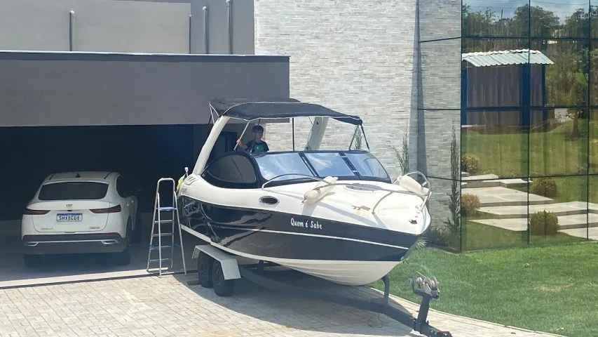 Lancha FS22 - Cabinada.